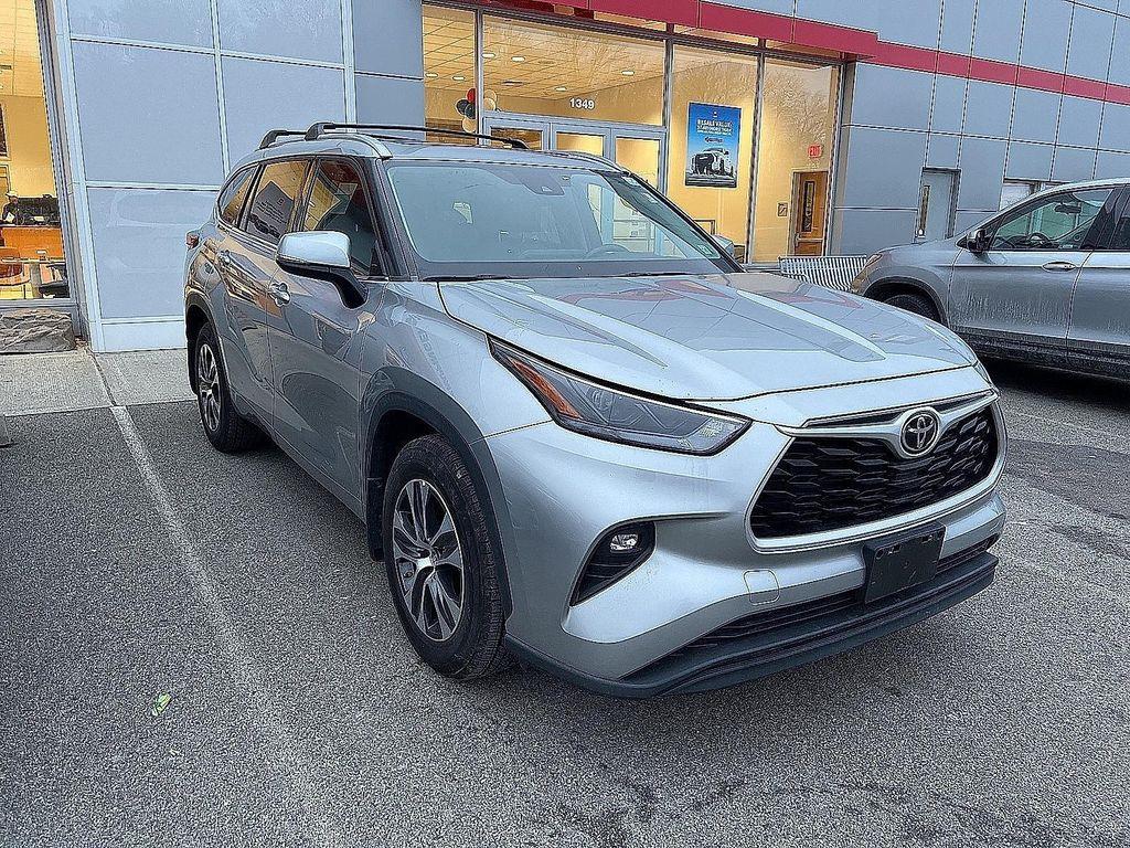 used 2022 Toyota Highlander car, priced at $35,990