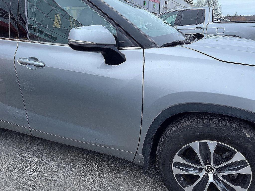 used 2022 Toyota Highlander car, priced at $35,990