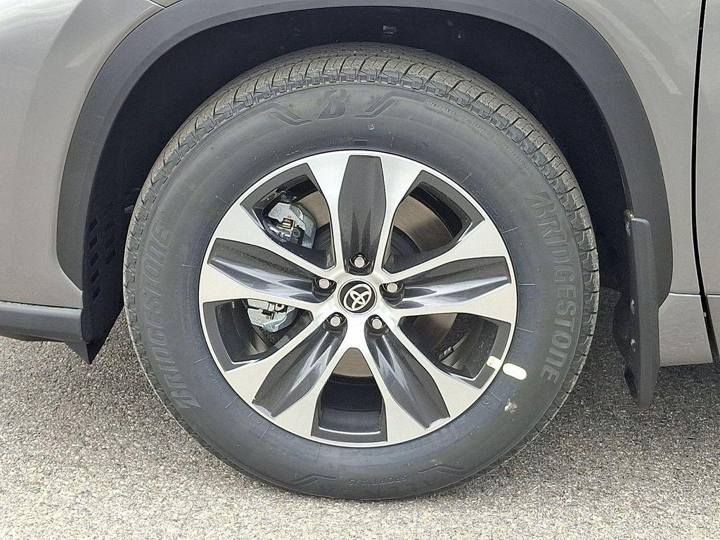 new 2026 Toyota Highlander Hybrid car, priced at $50,587