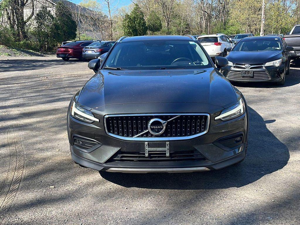 used 2021 Volvo V60 Cross Country car, priced at $22,990