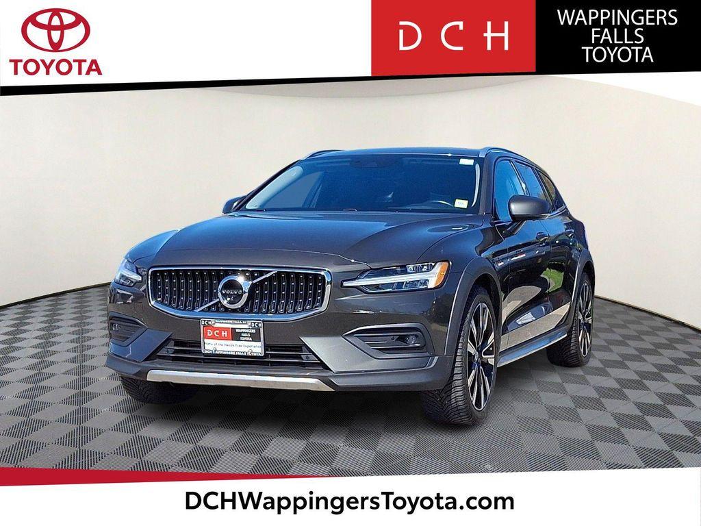 used 2021 Volvo V60 Cross Country car, priced at $22,990