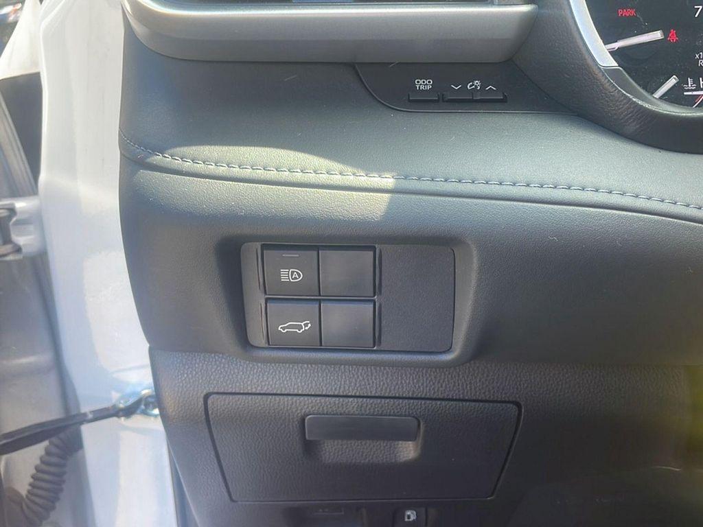 used 2021 Toyota Highlander car, priced at $30,990
