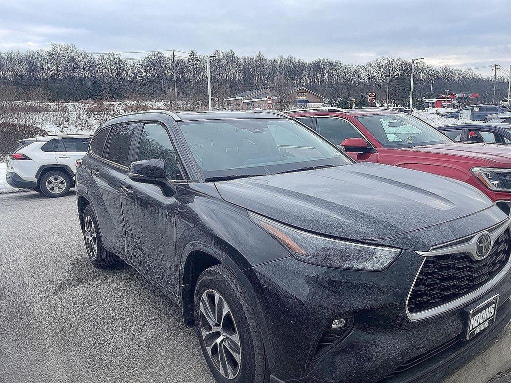 used 2023 Toyota Highlander car, priced at $38,990