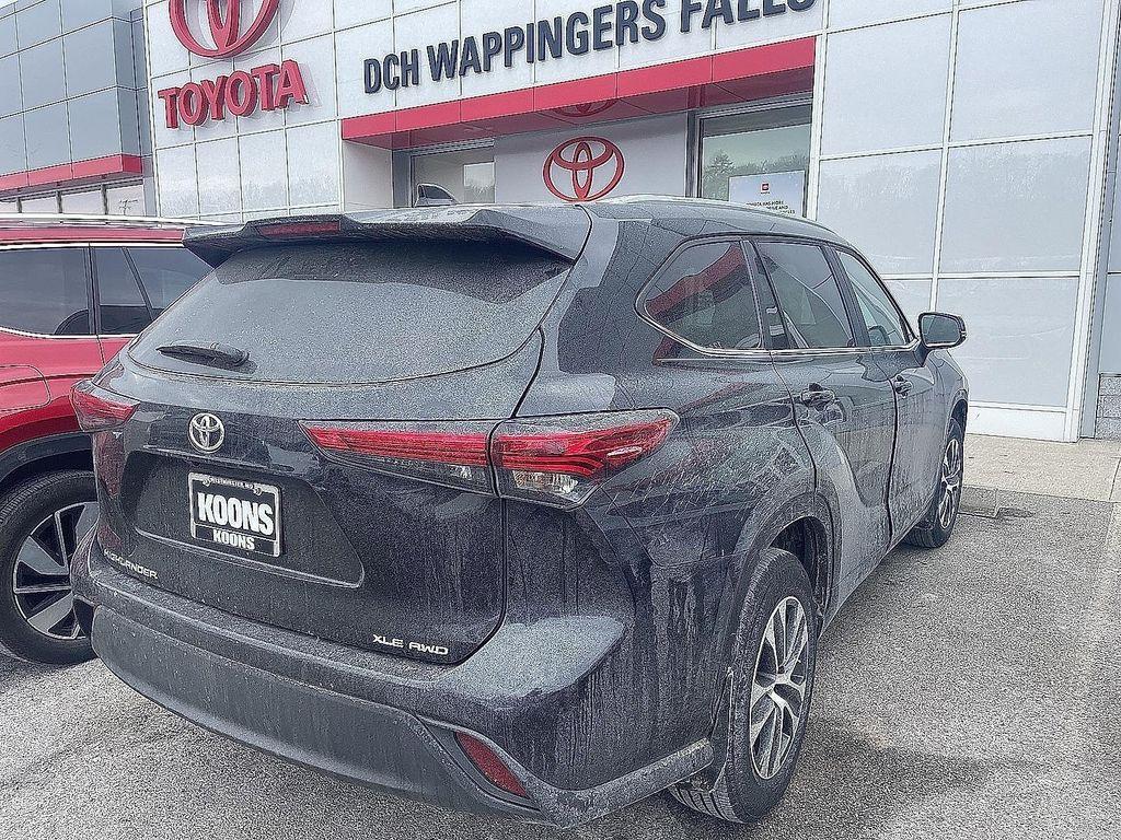 used 2023 Toyota Highlander car, priced at $38,990