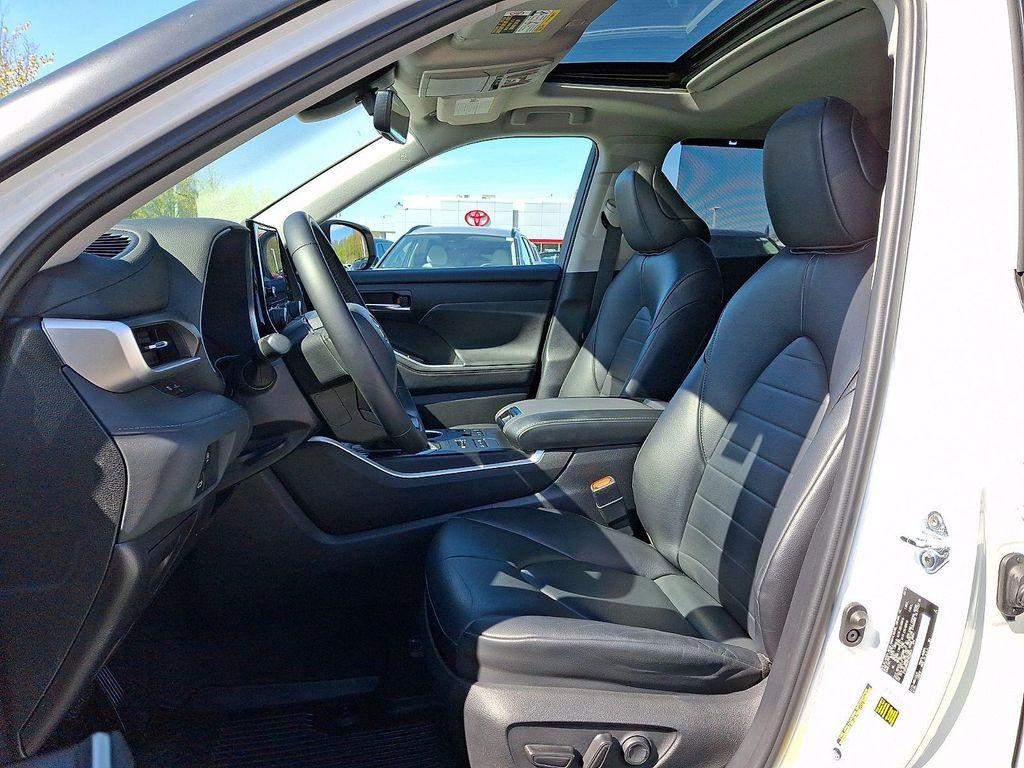 used 2023 Toyota Highlander car, priced at $37,991