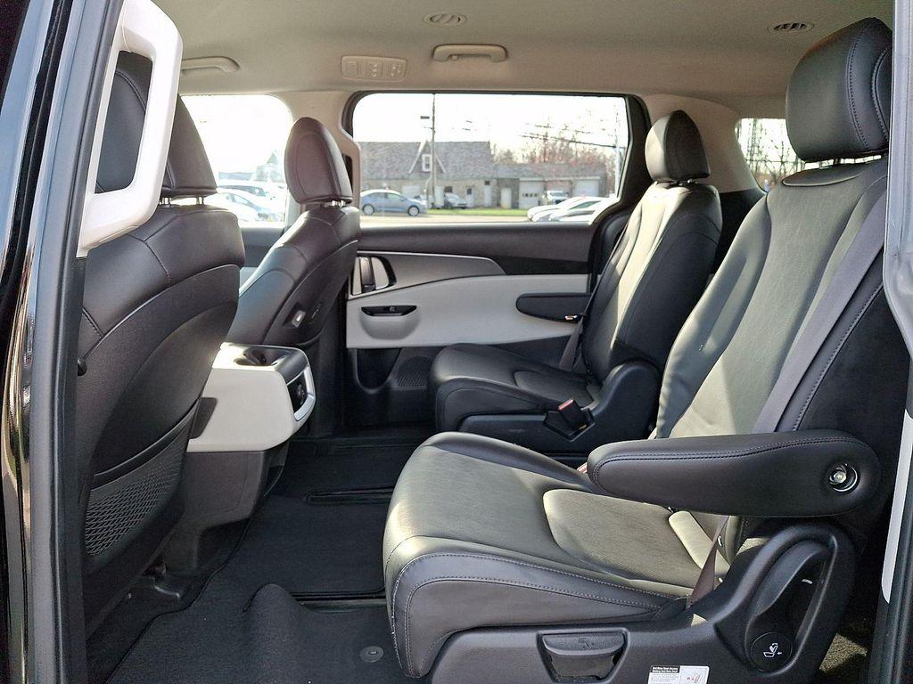 used 2022 Kia Carnival car, priced at $23,490