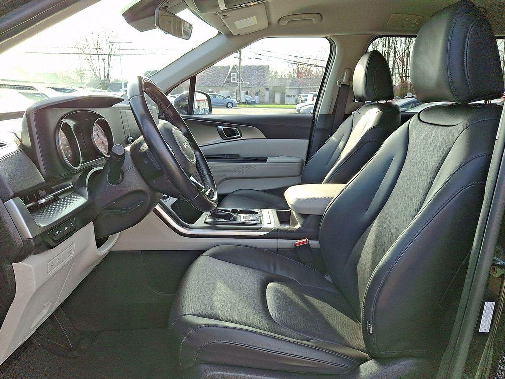 used 2022 Kia Carnival car, priced at $23,490