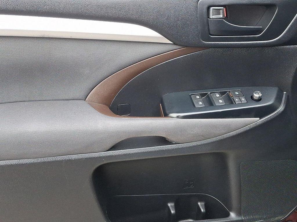 used 2014 Toyota Highlander car, priced at $14,491