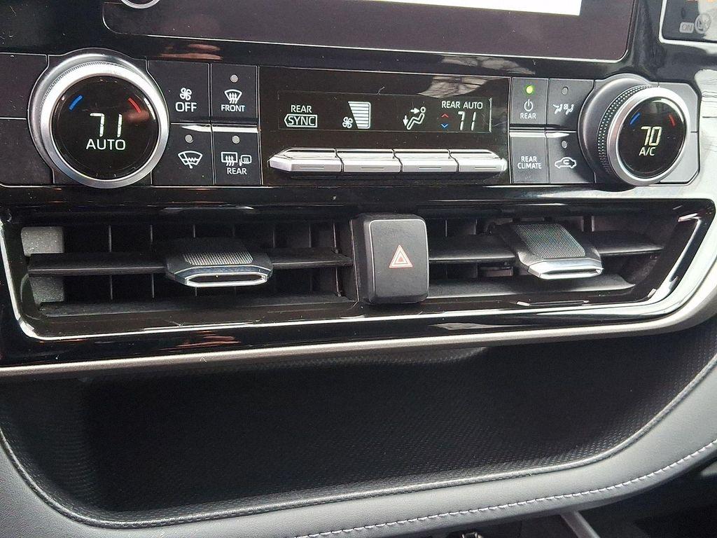 used 2023 Toyota Highlander car, priced at $27,990