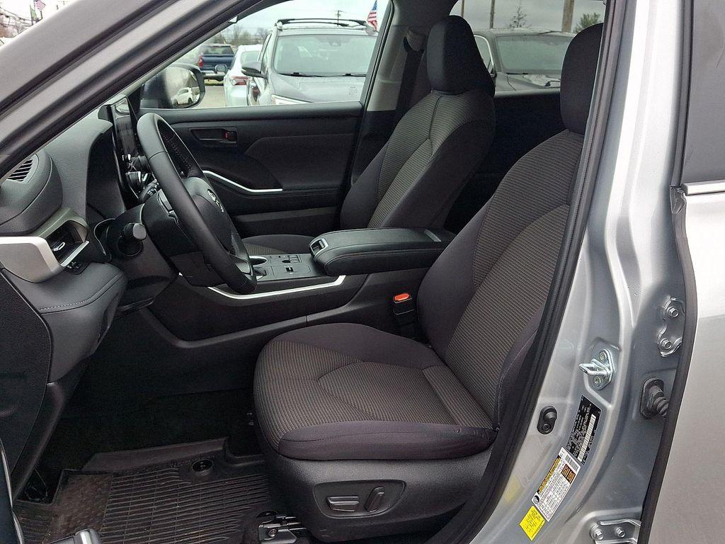 used 2023 Toyota Highlander car, priced at $27,990