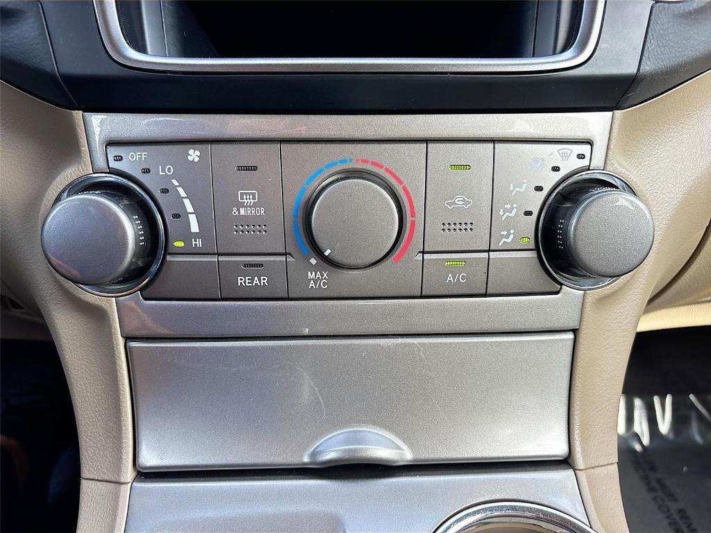 used 2013 Toyota Highlander car, priced at $11,995