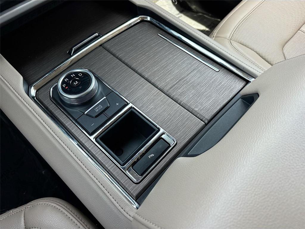 used 2024 Ford Expedition car, priced at $44,895