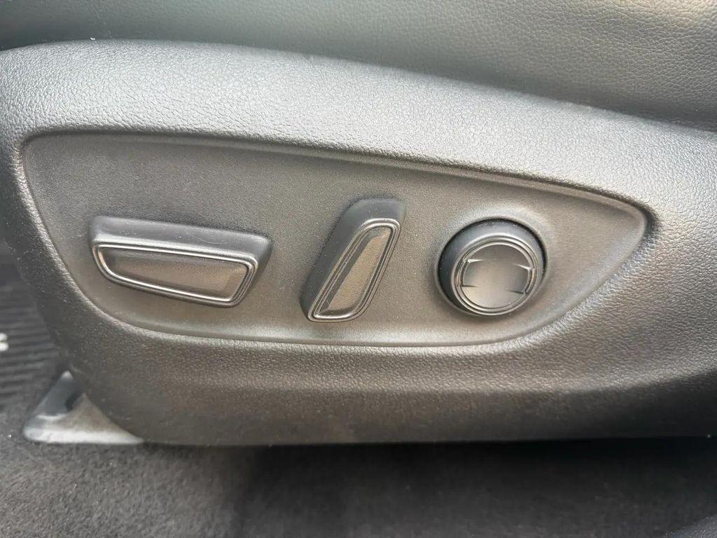 used 2023 Toyota Highlander car, priced at $29,995