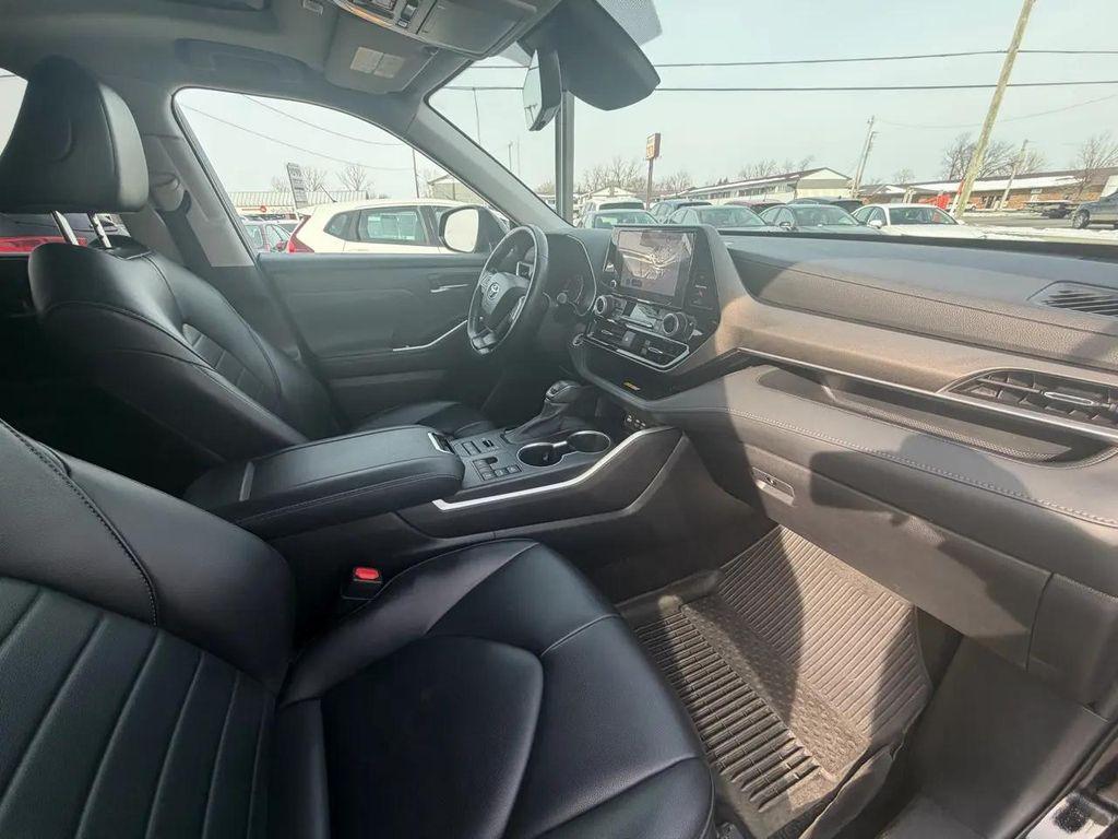 used 2023 Toyota Highlander car, priced at $29,995