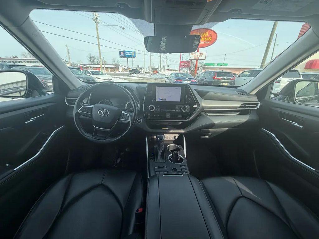 used 2023 Toyota Highlander car, priced at $29,995