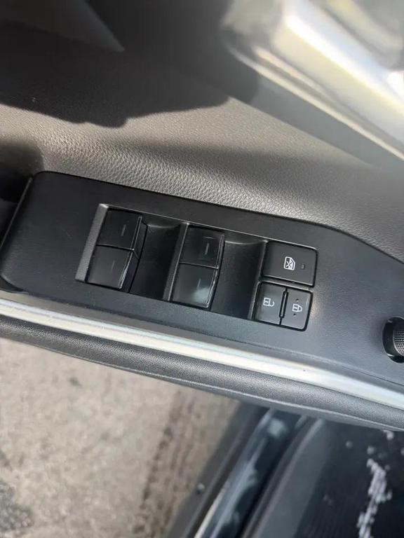 used 2023 Toyota Highlander car, priced at $29,995