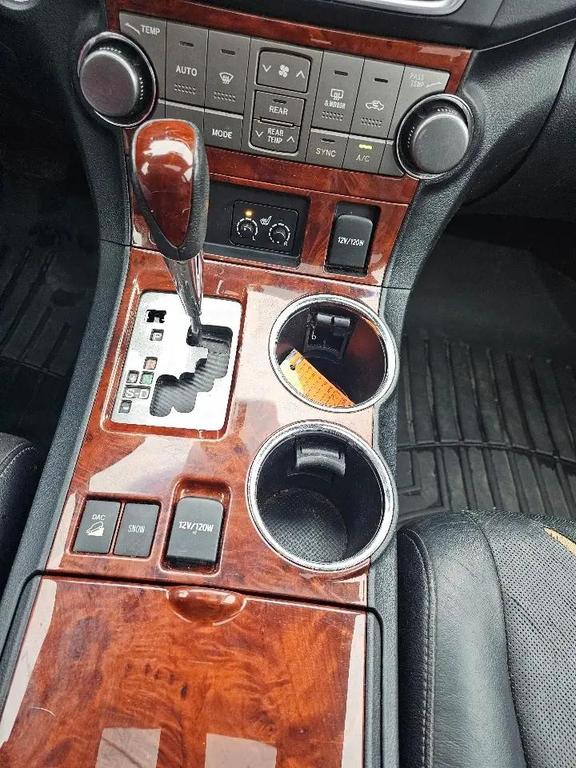 used 2013 Toyota Highlander car, priced at $13,681