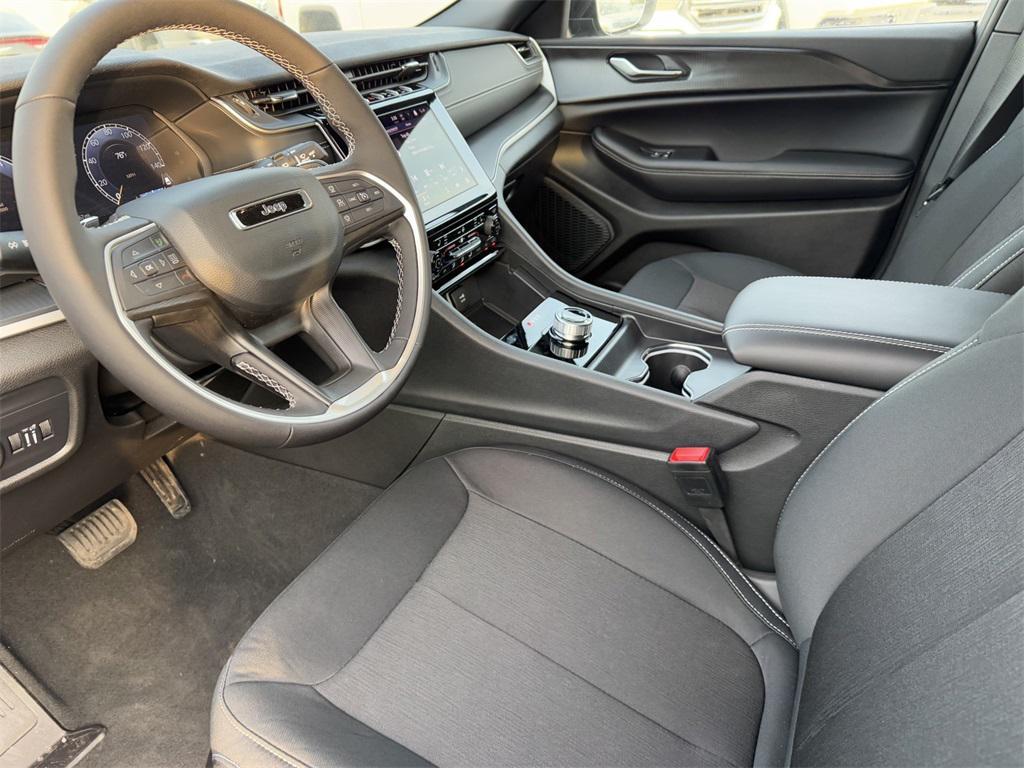 new 2025 Jeep Grand Cherokee car, priced at $32,470