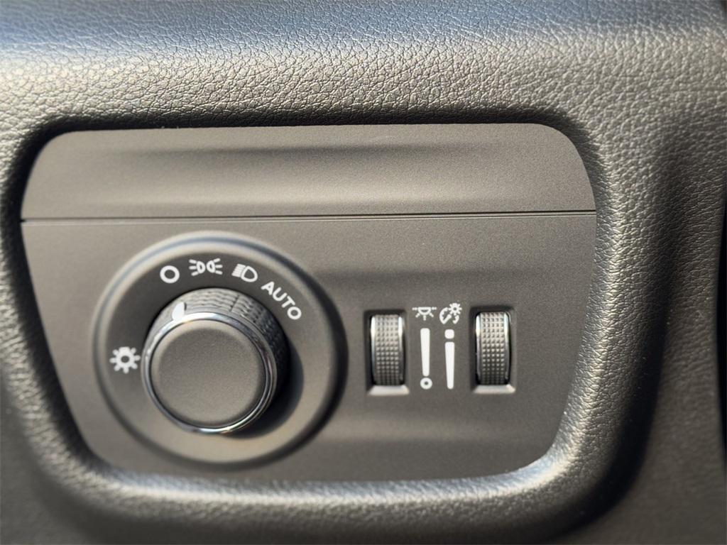 new 2025 Jeep Grand Cherokee car, priced at $32,470