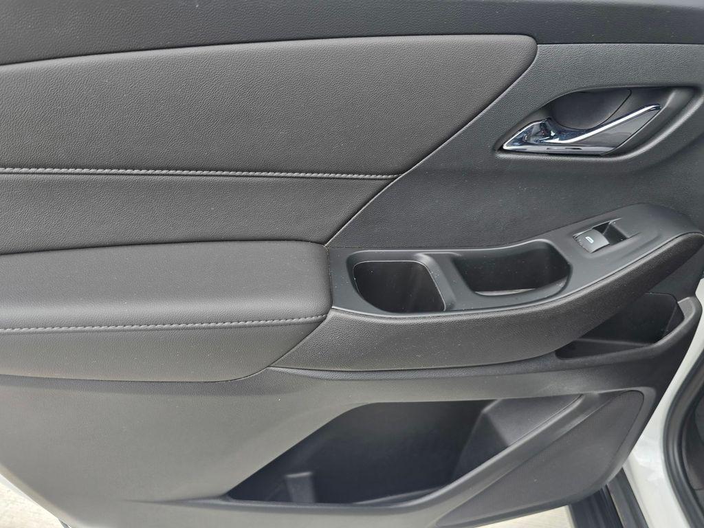 used 2023 Chevrolet Traverse car, priced at $27,998