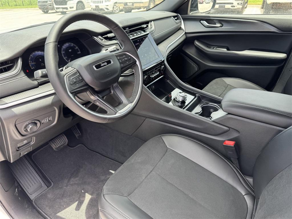 new 2025 Jeep Grand Cherokee car, priced at $37,385