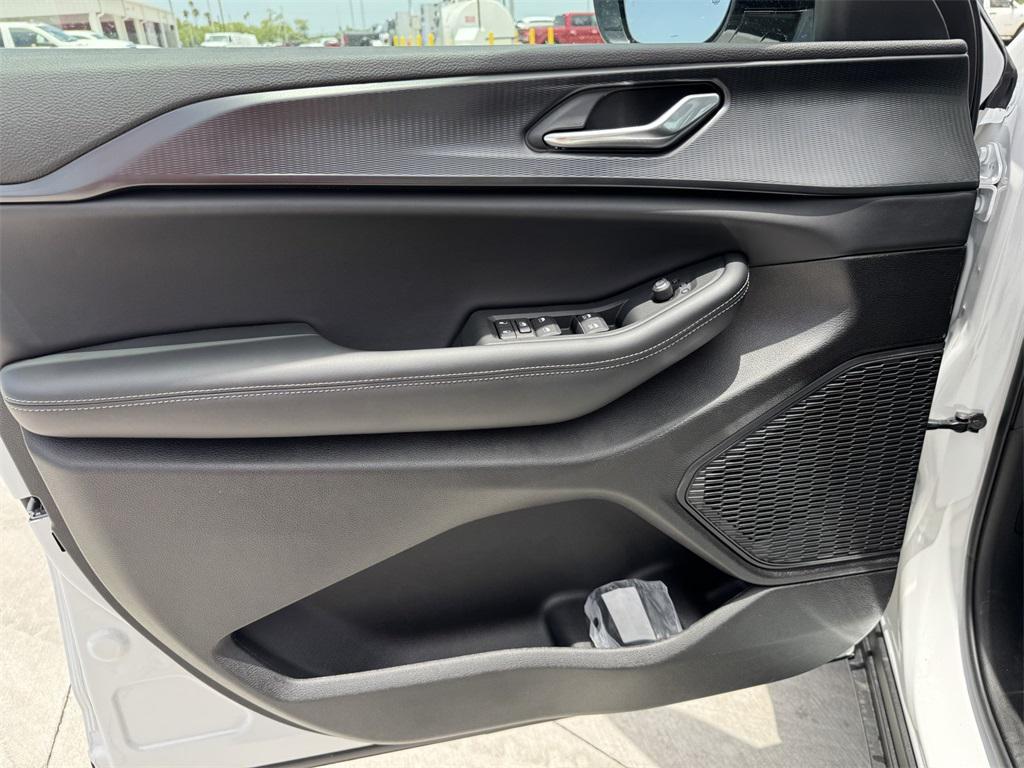 new 2025 Jeep Grand Cherokee car, priced at $37,385