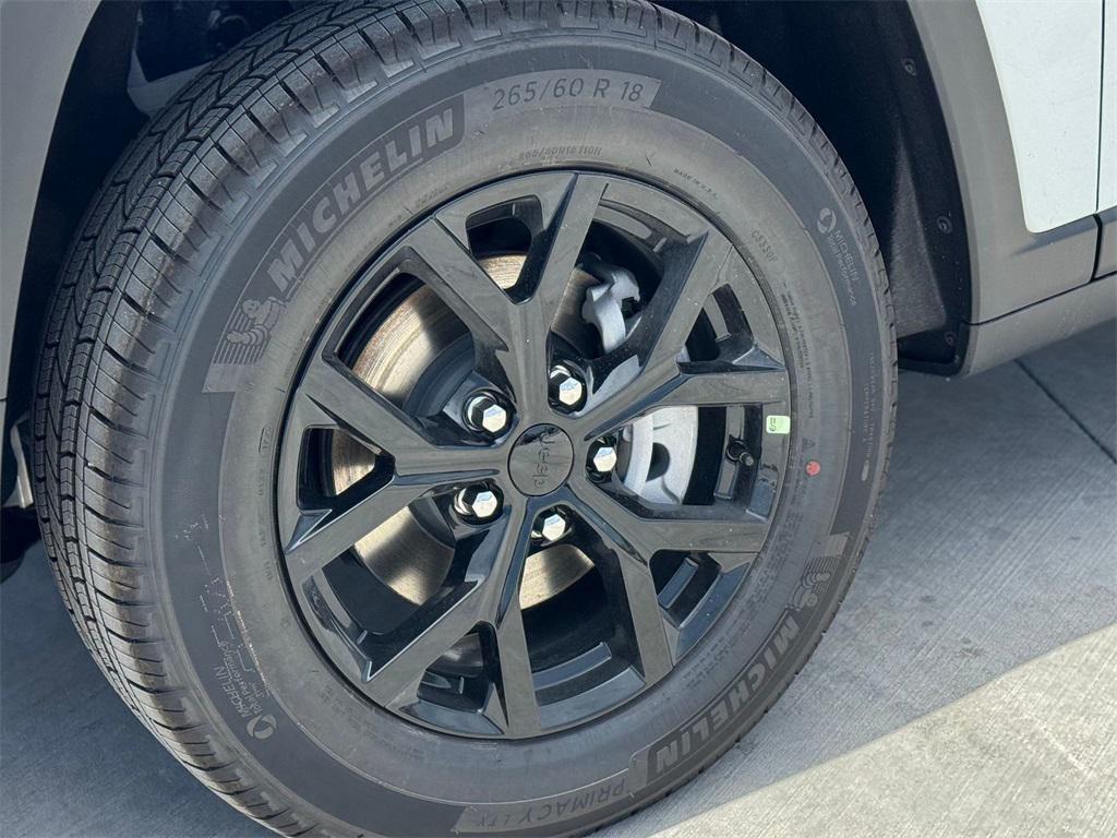 new 2025 Jeep Grand Cherokee car, priced at $37,385