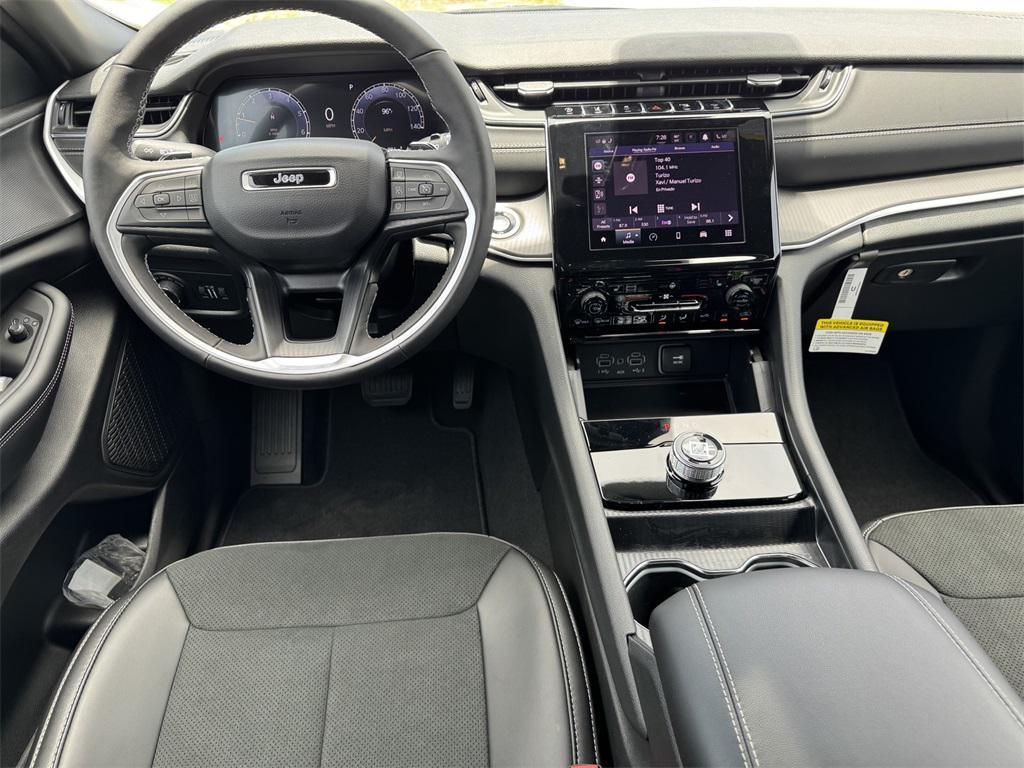 new 2025 Jeep Grand Cherokee car, priced at $37,385