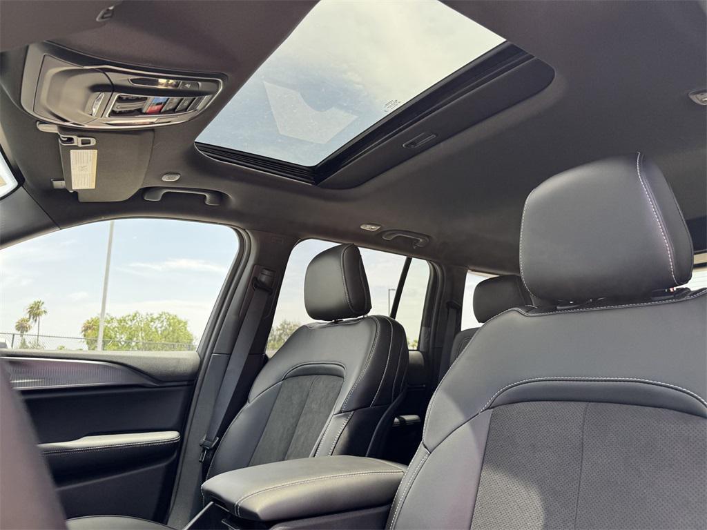 new 2025 Jeep Grand Cherokee car, priced at $37,385