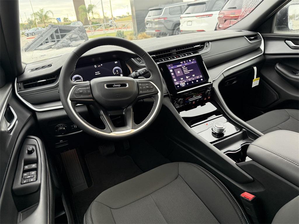 new 2025 Jeep Grand Cherokee car, priced at $38,080