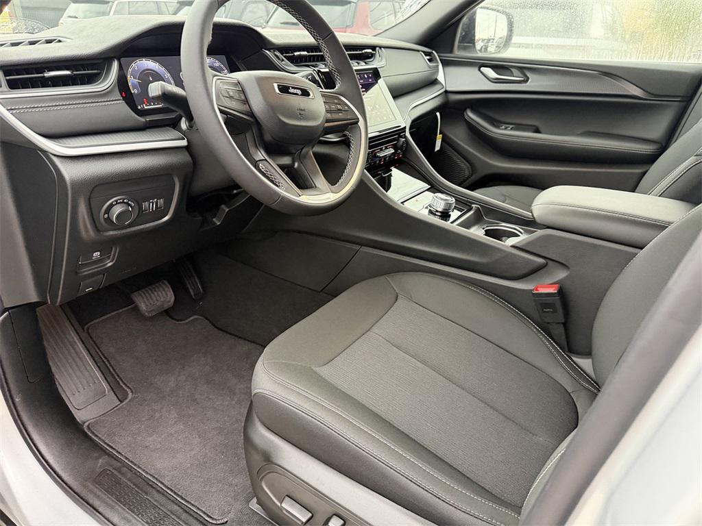 new 2025 Jeep Grand Cherokee car, priced at $38,080