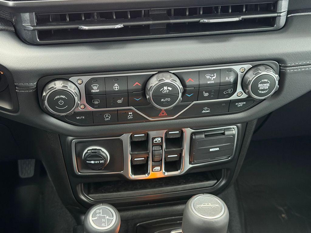 new 2026 Jeep Gladiator car, priced at $43,135