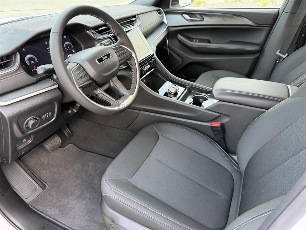 new 2025 Jeep Grand Cherokee L car, priced at $39,280