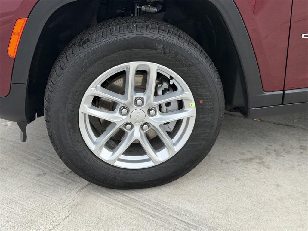 new 2025 Jeep Grand Cherokee car, priced at $34,225