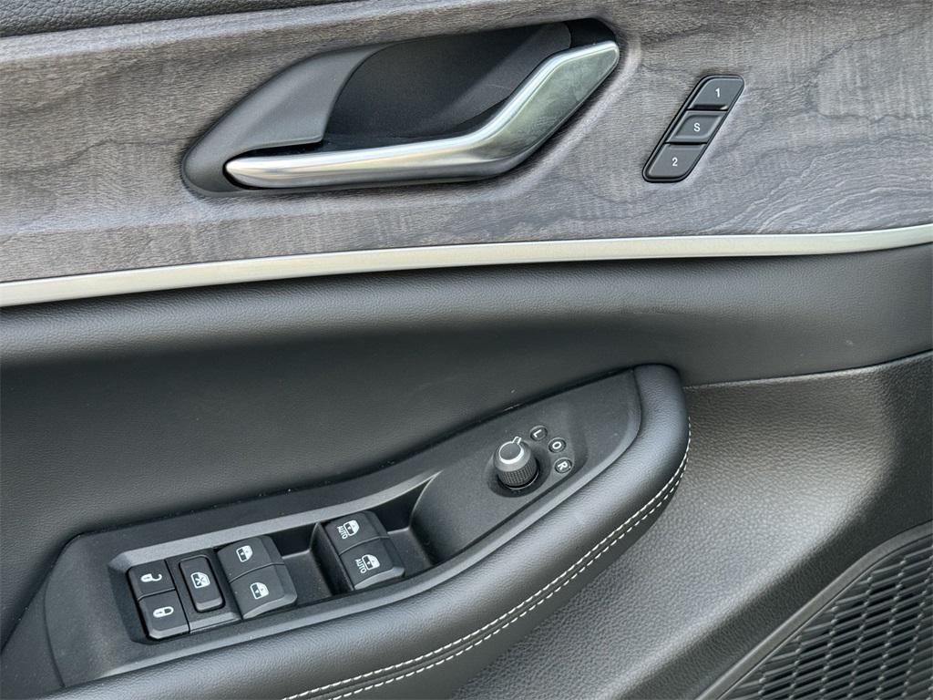 new 2024 Jeep Grand Cherokee car, priced at $50,425