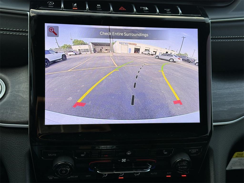 new 2024 Jeep Grand Cherokee car, priced at $50,425