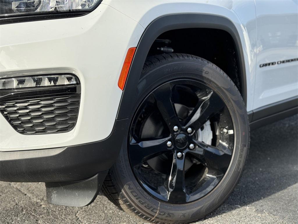 new 2024 Jeep Grand Cherokee car, priced at $50,425