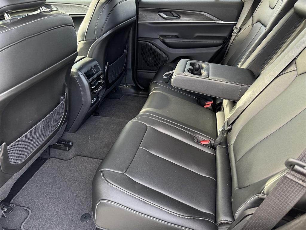 new 2024 Jeep Grand Cherokee car, priced at $50,425