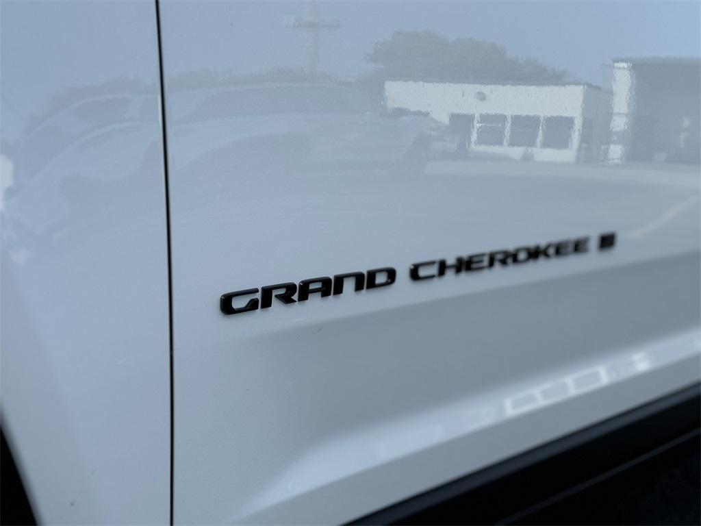 new 2024 Jeep Grand Cherokee car, priced at $50,425