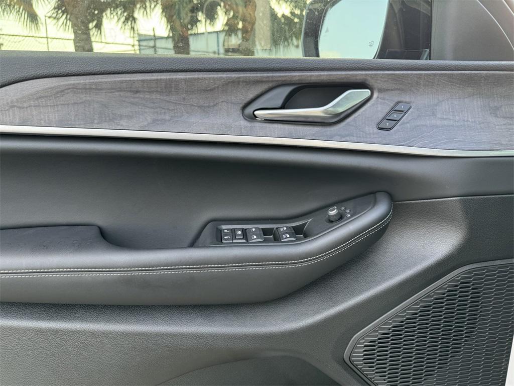 new 2024 Jeep Grand Cherokee car, priced at $50,425