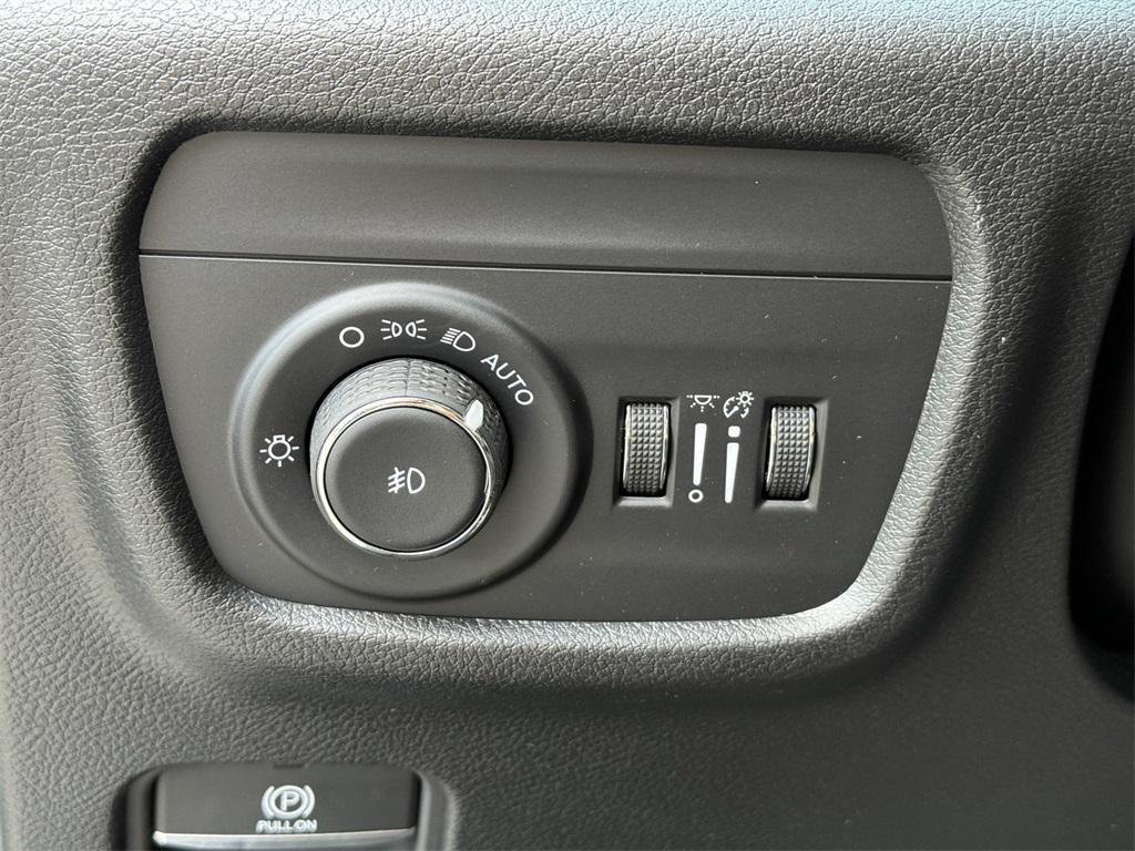 new 2024 Jeep Grand Cherokee car, priced at $50,425