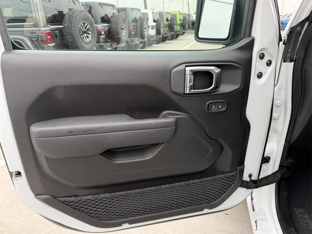 new 2026 Jeep Gladiator car, priced at $36,420