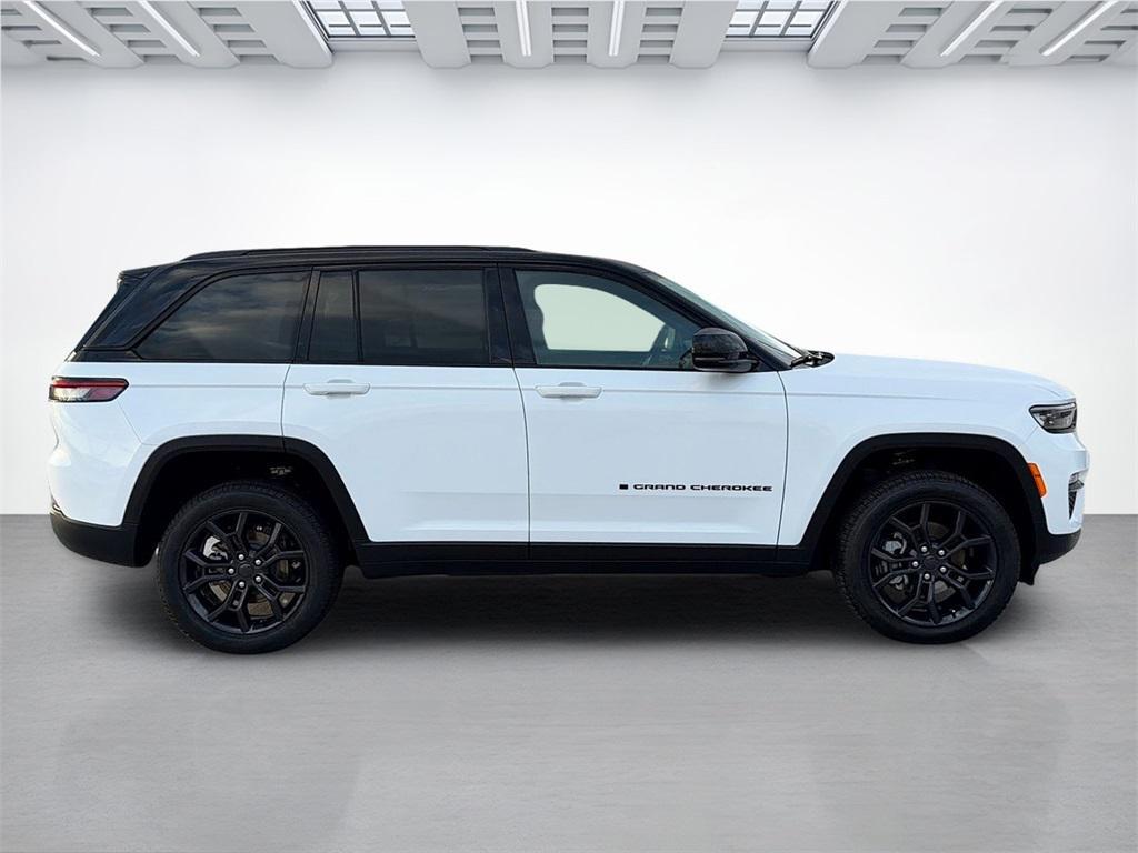 new 2025 Jeep Grand Cherokee car, priced at $45,390
