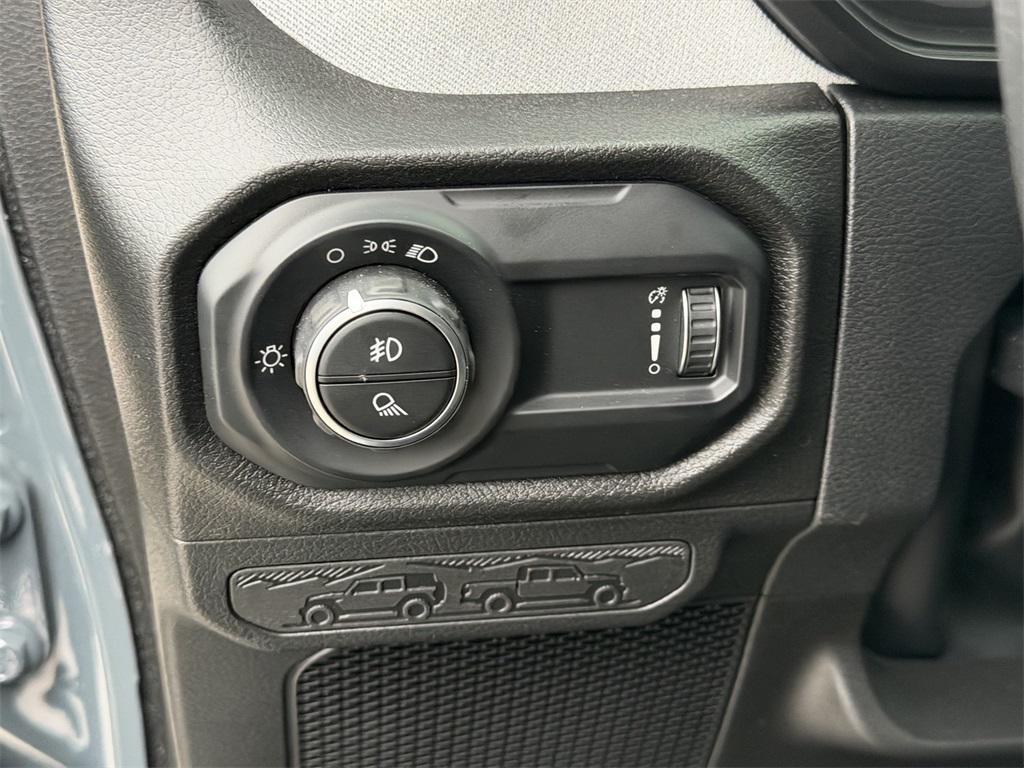 new 2026 Jeep Gladiator car, priced at $37,015