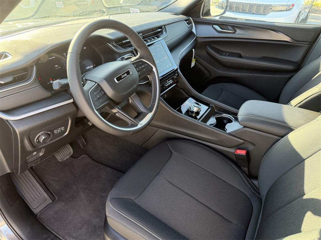 new 2025 Jeep Grand Cherokee L car, priced at $39,495