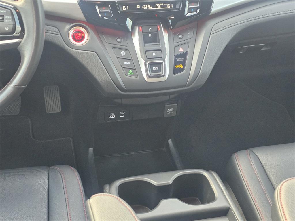 used 2025 Honda Odyssey car, priced at $35,998