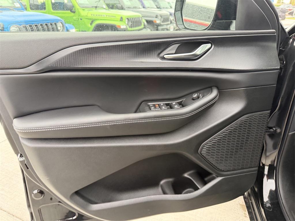 new 2025 Jeep Grand Cherokee car, priced at $39,580