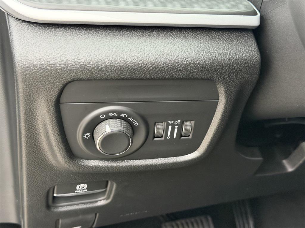 new 2025 Jeep Grand Cherokee car, priced at $38,580