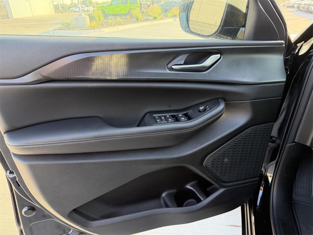 new 2025 Jeep Grand Cherokee L car, priced at $38,730