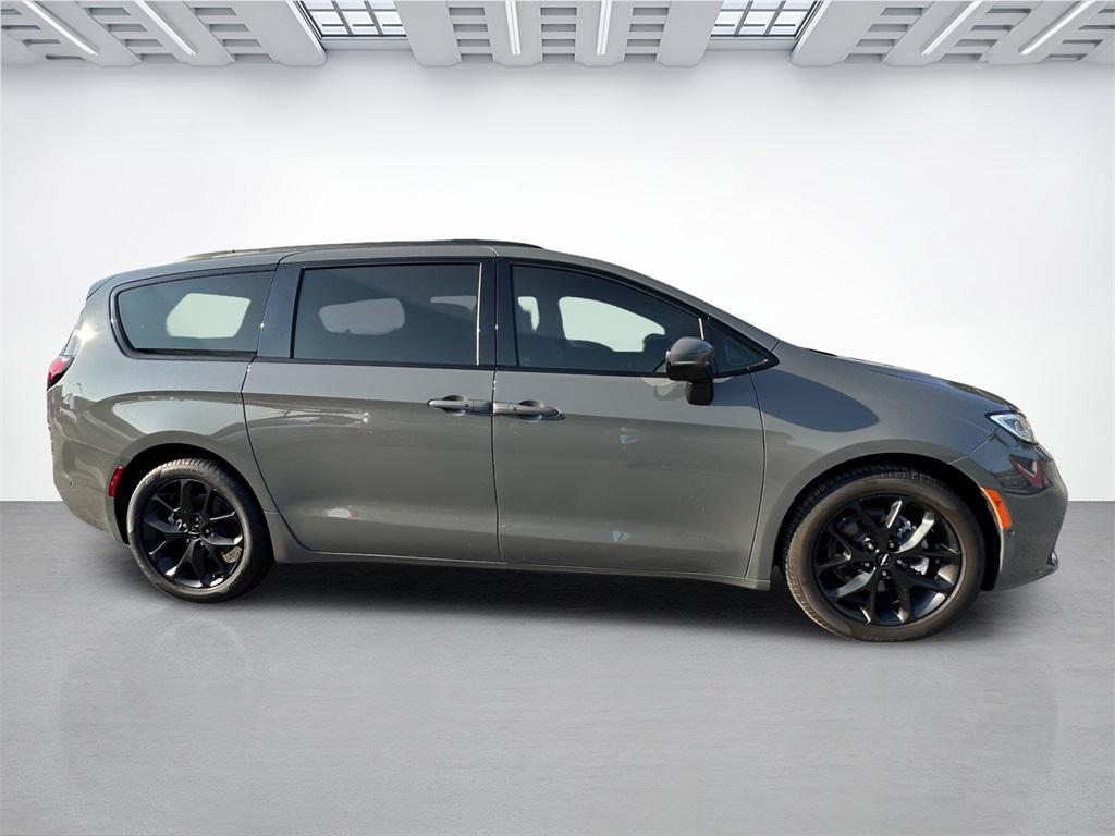 new 2023 Chrysler Pacifica car, priced at $43,515